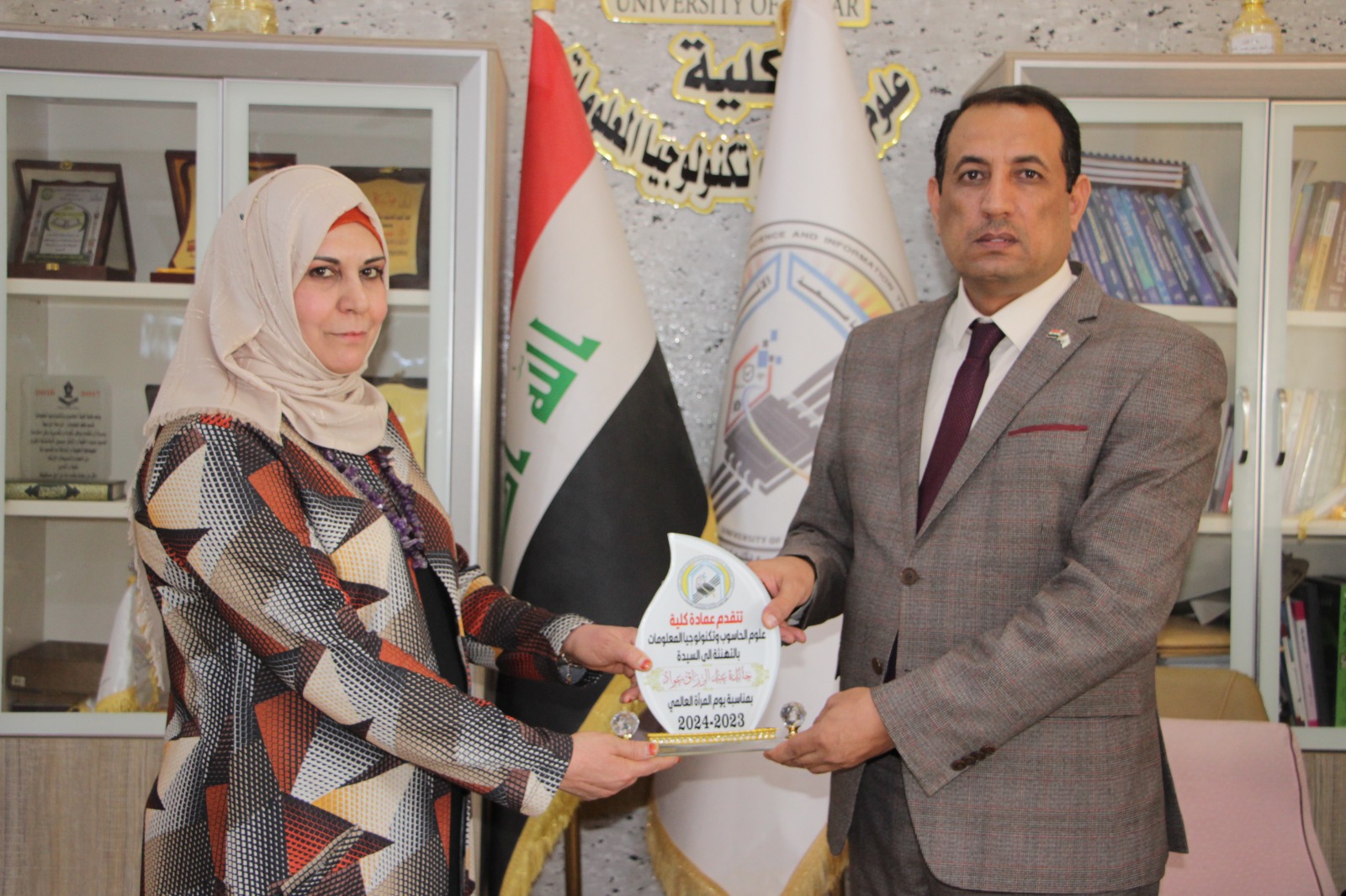 تكريم الموظفة خالدة عبدالرزاق بمناسبة يوم المرأة العالمي