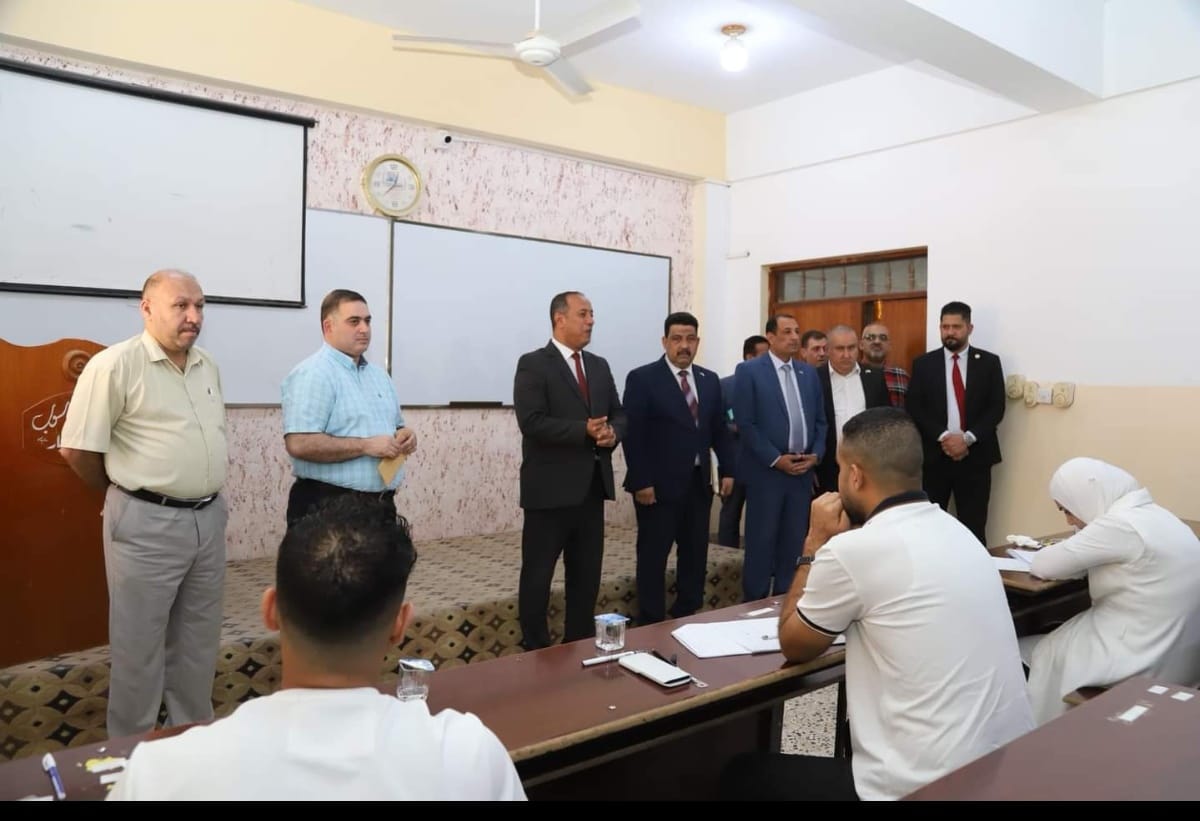 رئيس جامعة الانبار يتابع ميدانياً سير الامتحانات النهائية للدراسات العليا للعام 2023ـ 2024