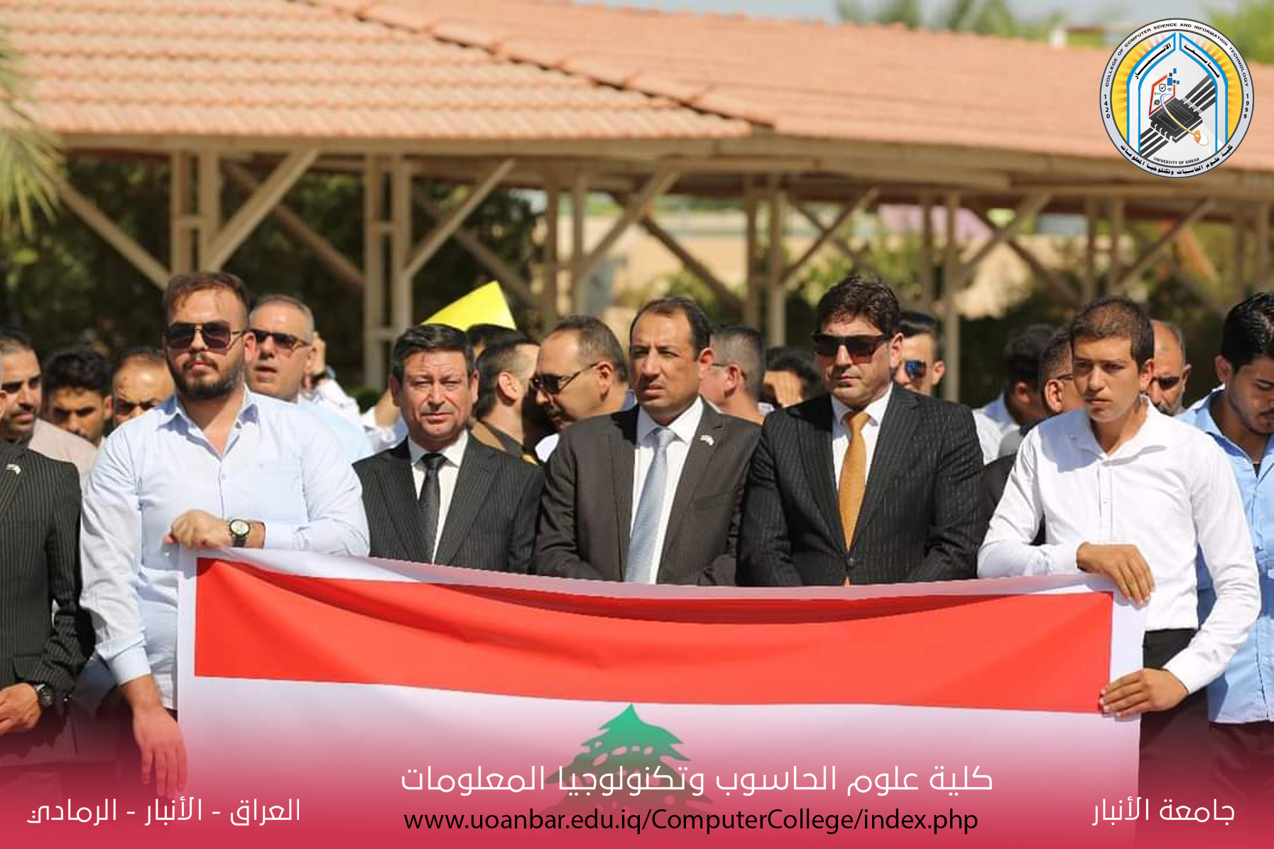 جانب من الوقفة التضامنية مع الشعبين الفلسطيني واللبناني .