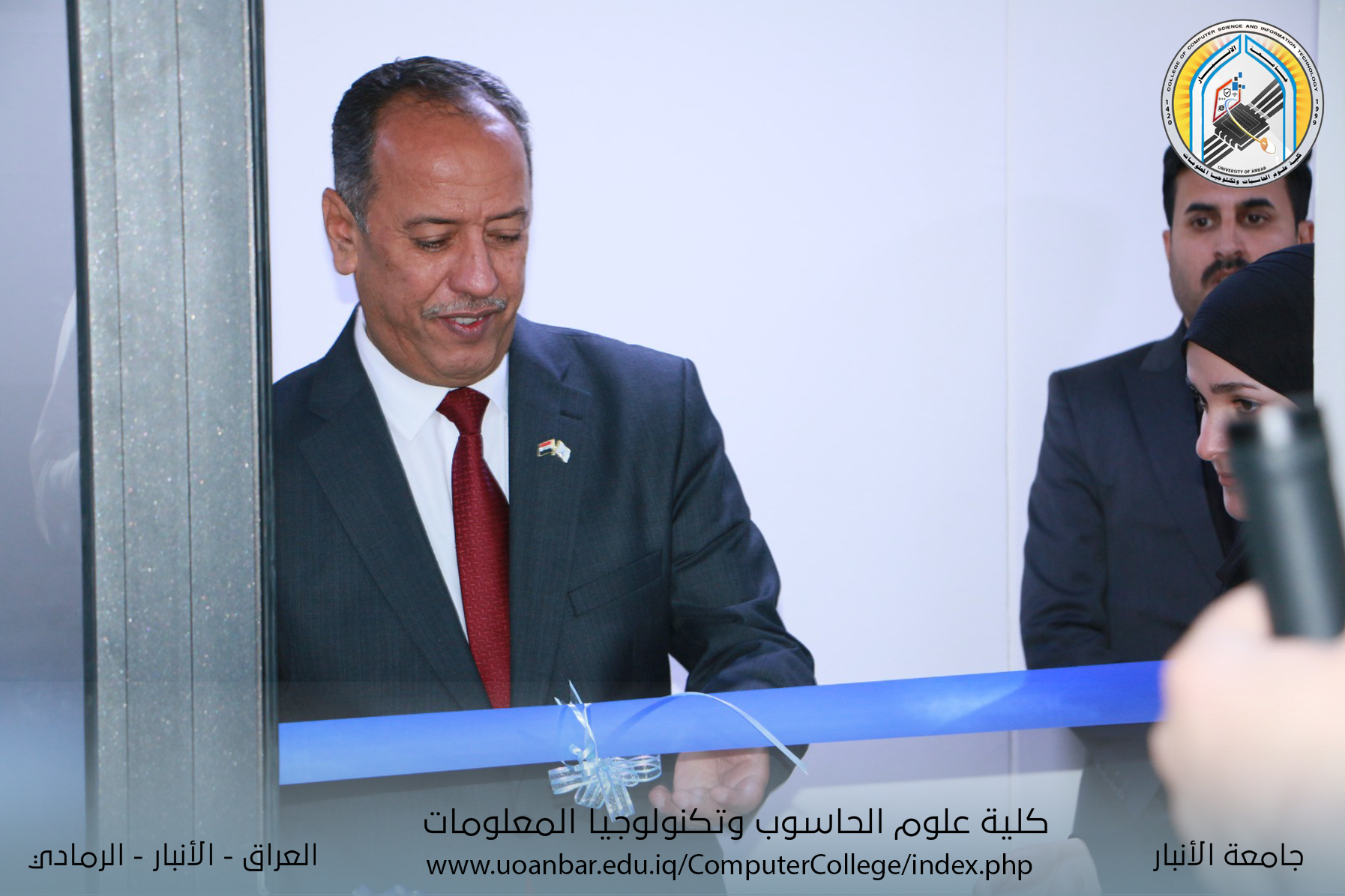 رئيس جامعة الانبار يفتتح مختبر الدراسات العليا ومختبر الروبوتات والتقنيات المتقدمة في قسم الذكاء الاصطناعي .