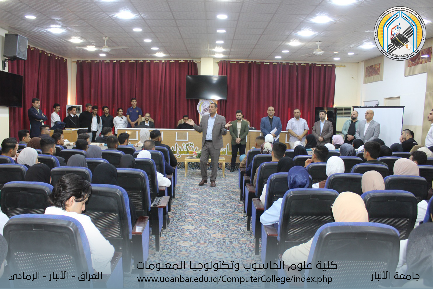 اجتماع عميد كلية علوم الحاسوب وتكنولوجيا المعلومات مع طلبة المرحلة الأولى