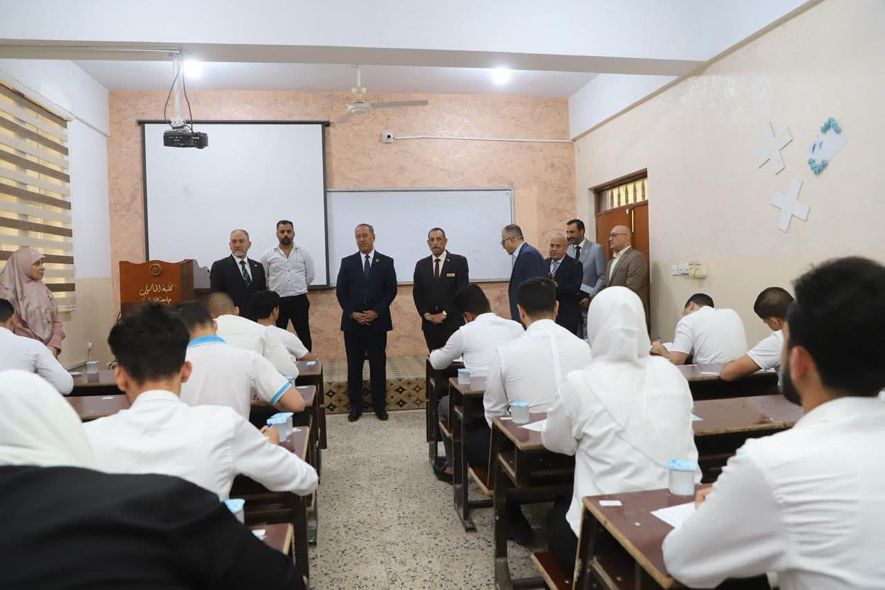 رئيس جامعة الأنبار يتابع الامتحانات النهائية بالتزامن مع انطلاق الامتحانات التقويمية في الكليات المتوأمة. 