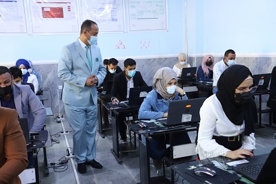 رئيس الجامعة يتفقد امتحانات طلبة الدراسات العليا.